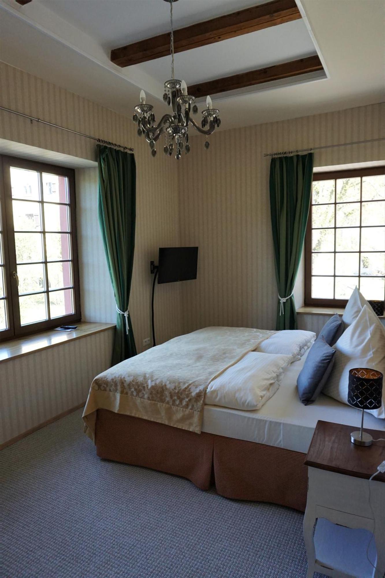Hotel Schlossresidenz Heitzenhofen Duggendorf Eksteriør billede