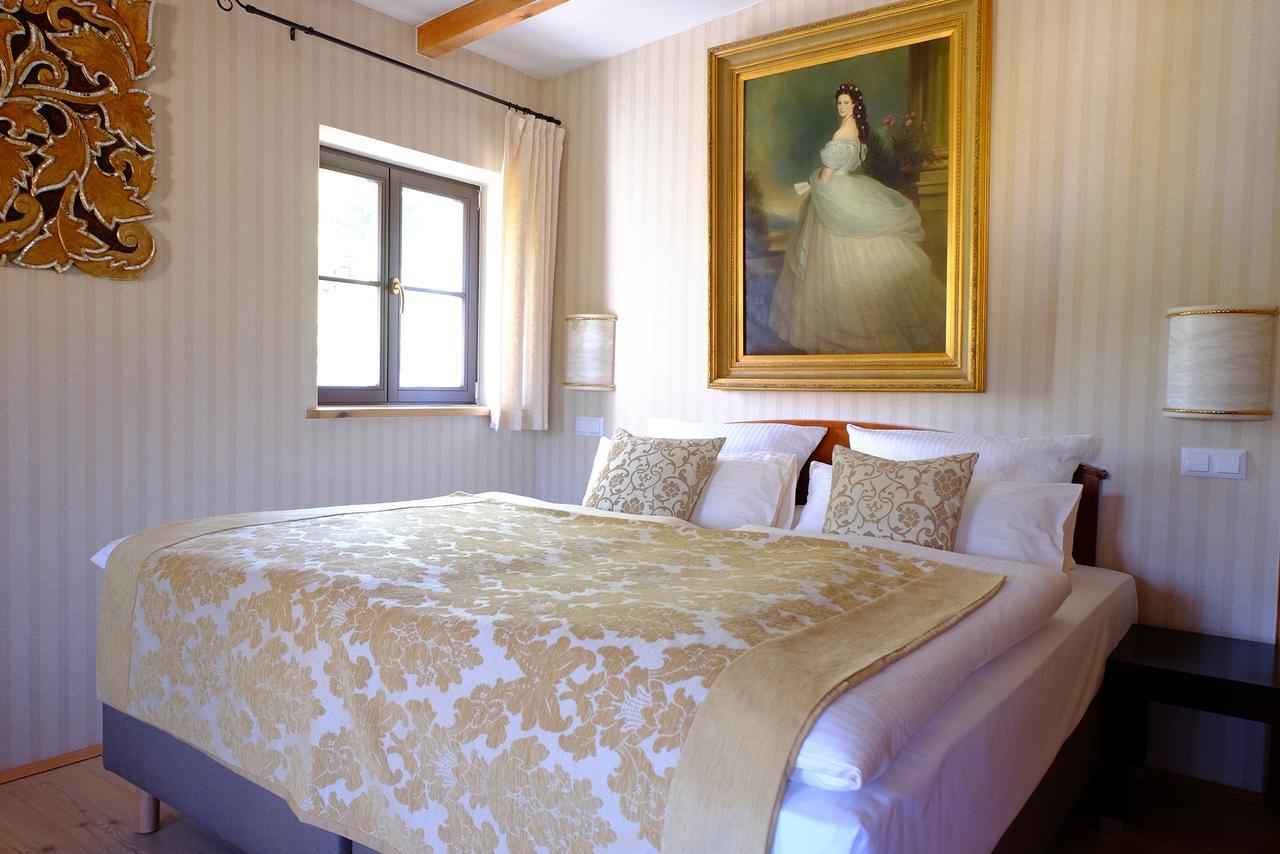 Hotel Schlossresidenz Heitzenhofen Duggendorf Eksteriør billede