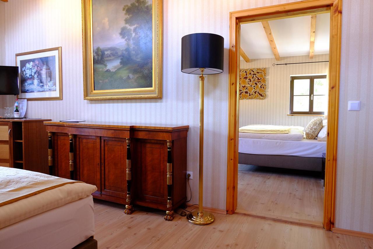 Hotel Schlossresidenz Heitzenhofen Duggendorf Eksteriør billede